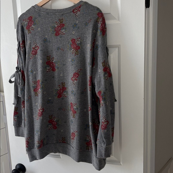 Torrid x Disney Bambi Gray Sweatshirt, 2X Plus - Picture 9 of 9